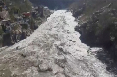 Sông băng ở Himalaya vỡ xuống đập thủy điện, khoảng 150 người nghi thiệt mạng